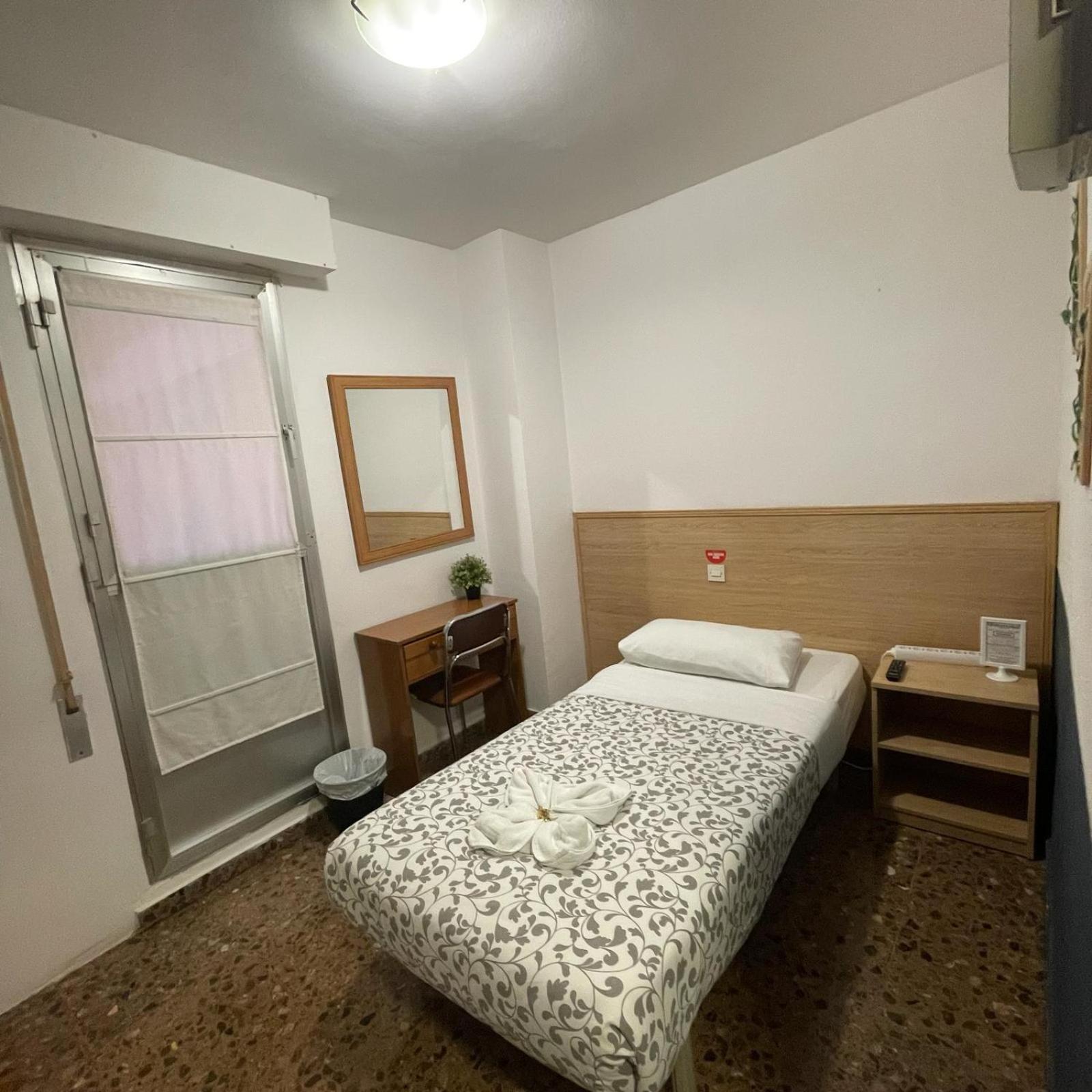 Hostal Milmarcos سرقسطة المظهر الخارجي الصورة